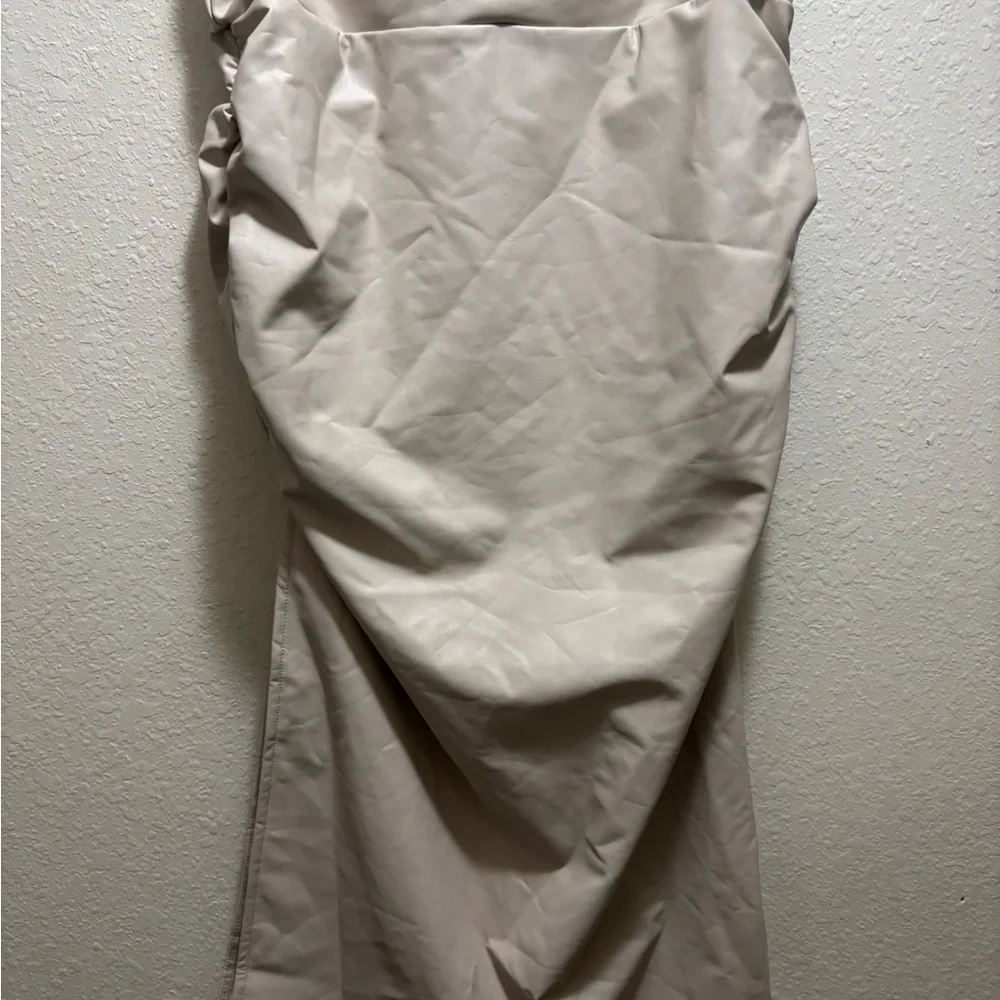 Halara High Waist Tummy Control Ruched Curved Hem Midi Skirt Medium NWOT - Picture 7 of 7